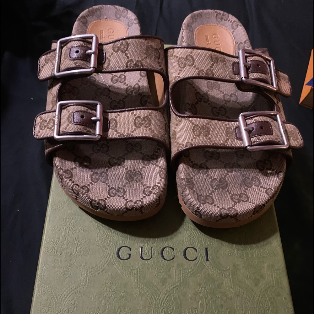 Gucci sandals, unisex women’s size 8